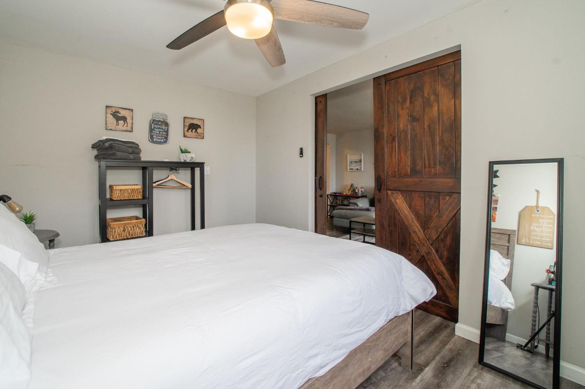 Welcoming Barn, 2 Bedroom & 1 Bath & Parking Атланта Экстерьер фото