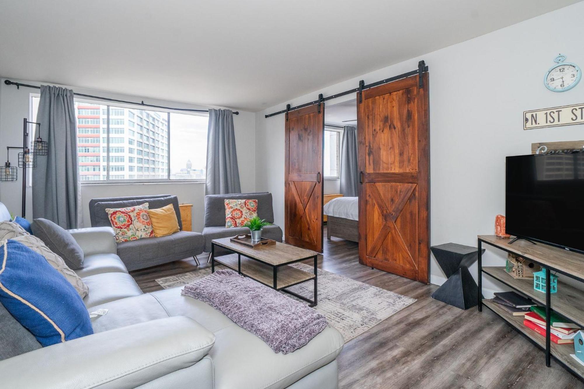 Welcoming Barn, 2 Bedroom & 1 Bath & Parking Атланта Экстерьер фото